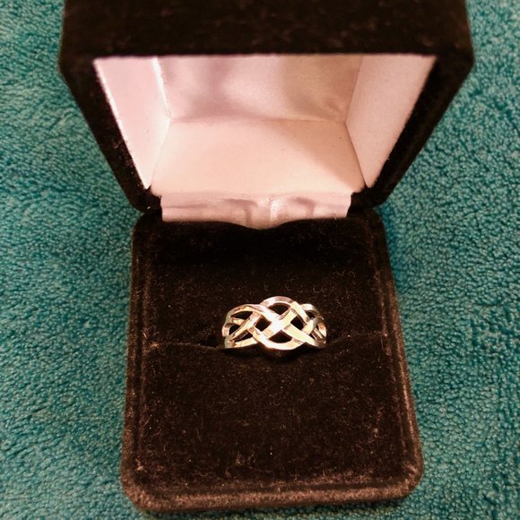 Jewelry - Celtic knot ring in stirling silver